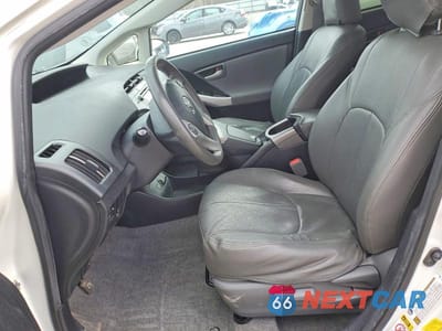Zdjęcie 7 z 12 samochodu: 2015 TOYOTA PRIUS TWO VIN:JTDKN3DU9F0472330 - miniatura