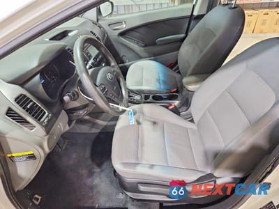 Zdjęcie 7 z 11 samochodu: 2017 KIA FORTE LX VIN:3KPFL4A74HE039942 - miniatura