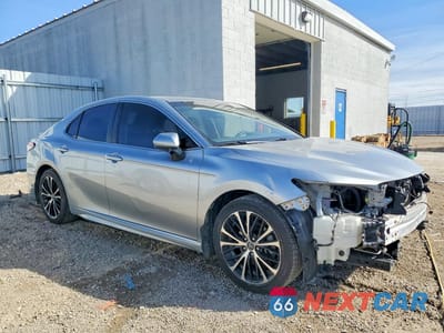 Czwarte zdjęcie samochodu z boku: 2018 TOYOTA CAMRY SE VIN:4T1B11HK8JU516033 - miniatura