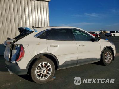 Trzecie zdjęcie samochodu z tyłu: 2021 FORD ESCAPE SE VIN:1FMCU9BZ1MUA22679 - miniatura