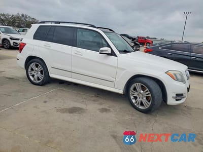 Czwarte zdjęcie samochodu z boku: 2015 MERCEDES-BENZ GLK 350 4MATIC VIN:WDCGG8JB3FG359099 - miniatura