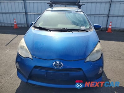 Piąte zdjęcie samochodu w środku: 2013 TOYOTA PRIUS C THREE VIN:JTDKDTB3XD1034565 - miniatura