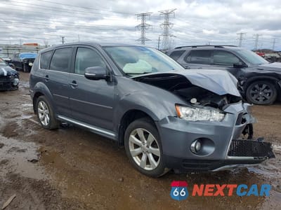 Czwarte zdjęcie samochodu z boku: 2011 MITSUBISHI OUTLANDER XLS VIN:JA4JS4AX0BU034396 - miniatura