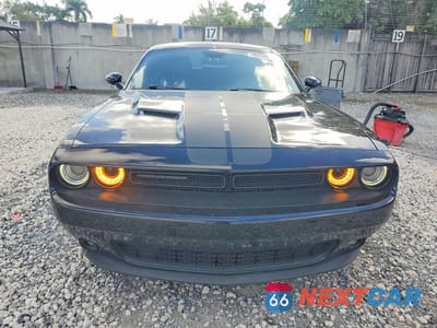 Piąte zdjęcie samochodu w środku: 2016 DODGE CHALLENGER SXT VIN:2C3CDZAG8GH358796 - miniatura