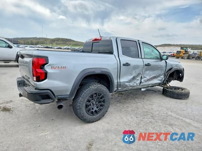 Trzecie zdjęcie samochodu z tyłu: 2024 CHEVROLET COLORADO TRAIL BOSS VIN:1GCPTEEK6R1128103 - miniatura