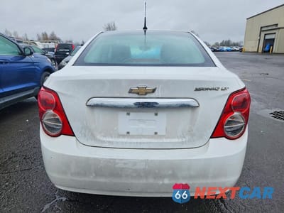 Zdjęcie 6 z 12 samochodu: 2014 CHEVROLET SONIC LT VIN:1G1JC5SH5E4198272 - miniatura