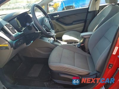 Zdjęcie 7 z 12 samochodu: 2014 KIA FORTE LX VIN:KNAFX4A6XE5218857 - miniatura