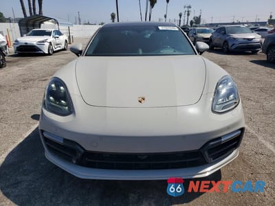 Piąte zdjęcie samochodu w środku: 2019 PORSCHE PANAMERA GTS SPORT TURISMO VIN:WP0CG2A74KL193965 - miniatura