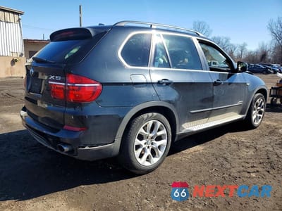 Trzecie zdjęcie samochodu z tyłu: 2013 BMW X5 XDRIVE35I VIN:5UXZV4C54D0E01937 - miniatura