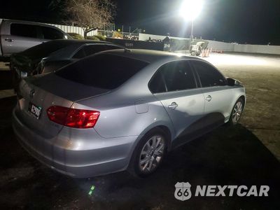 Trzecie zdjęcie samochodu z tyłu: 2013 VOLKSWAGEN JETTA SE VIN:3VWDX7AJ2DM357564 - miniatura