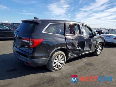 Trzecie zdjęcie samochodu z tyłu: 2019 HONDA PILOT LX VIN:5FNYF6H16KB043263 - miniatura