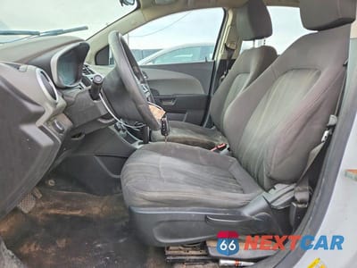 Zdjęcie 7 z 12 samochodu: 2020 CHEVROLET SONIC LT VIN:1G1JD5SB2L4101793 - miniatura