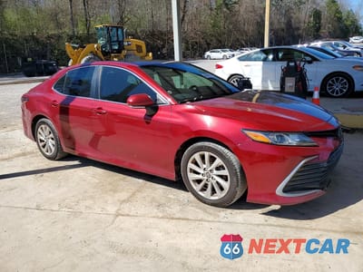 Czwarte zdjęcie samochodu z boku: 2022 TOYOTA CAMRY LE VIN:4T1R11AK2NU673572 - miniatura