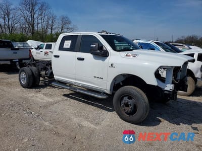 Czwarte zdjęcie samochodu z boku: 2024 RAM 3500 BIG HORN TRUCK CAB AND CHASSIS VIN:3C63RRHL6RG337231 - miniatura