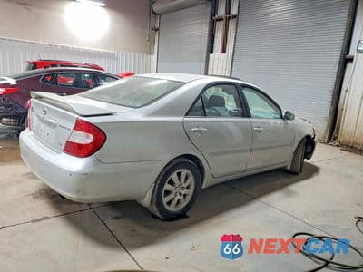 Trzecie zdjęcie samochodu z tyłu: 2002 TOYOTA CAMRY XLE V6 VIN:4T1BF30K42U505671 - miniatura