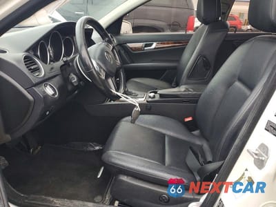 Zdjęcie 7 z 12 samochodu: 2012 MERCEDES-BENZ C 300 4MATIC VIN:WDDGF8BBXCR226210 - miniatura