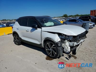 Czwarte zdjęcie samochodu z boku: 2020 VOLVO XC40 T4 R-DESIGN VIN:YV4AC2HM0L2172694 - miniatura