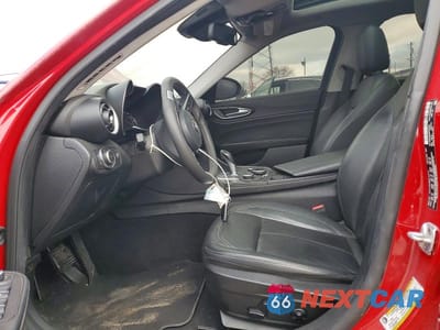 Zdjęcie 7 z 11 samochodu: 2017 ALFA ROMEO GIULIA VIN:ZARFAEBN2H7542433 - miniatura