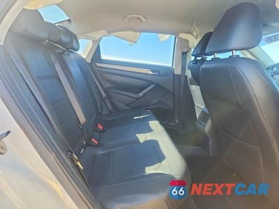 Zdjęcie 10 z 12 samochodu: 2017 VOLKSWAGEN PASSAT R-LINE VIN:1VWDT7A34HC031575 - miniatura