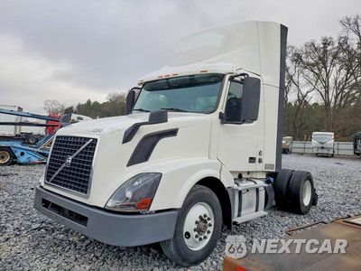 Drugie zdjęcie samochodu z przodu: 2017 VOLVO VNL SEMI TRUCK VIN:4V4N39TG0HN988104 - miniatura