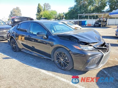 Czwarte zdjęcie samochodu z boku: 2022 TOYOTA CAMRY HYBRID SE NIGHTSHADE VIN:4T1G31AK3NU035140 - miniatura