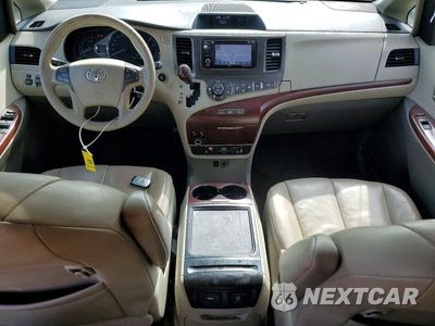Zdjęcie 8 z 13 samochodu: 2014 TOYOTA SIENNA XLE 8-PASSENGER VIN:5TDYK3DC3ES494524 - miniatura