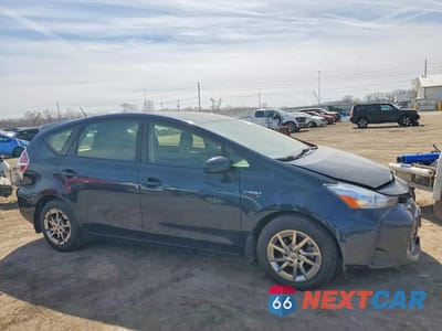 Czwarte zdjęcie samochodu z boku: 2017 TOYOTA PRIUS V TWO VIN:JTDZN3EU4HJ060780 - miniatura