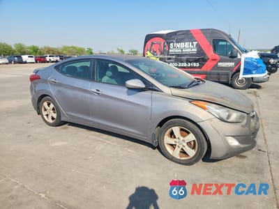 Czwarte zdjęcie samochodu z boku: 2013 HYUNDAI ELANTRA VIN:KMHDH4AE0DU497878 - miniatura