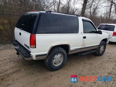 Trzecie zdjęcie samochodu z tyłu: 1995 CHEVROLET TAHOE K1500 VIN:3GNEK18KXSG107106 - miniatura