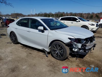 Czwarte zdjęcie samochodu z boku: 2022 TOYOTA CAMRY HYBRID SE VIN:4T1G31AK4NU045305 - miniatura
