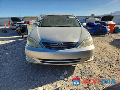 Piąte zdjęcie samochodu w środku: 2003 TOYOTA CAMRY LE VIN:4T1BE32K13U179314 - miniatura