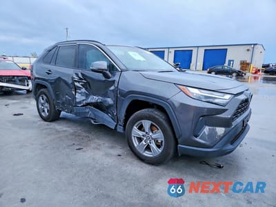 Czwarte zdjęcie samochodu z boku: 2022 TOYOTA RAV4 HYBRID XLE VIN:4T3RWRFV7NU062673 - miniatura