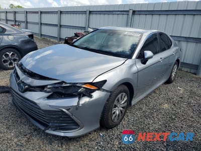 2022 TOYOTA CAMRY HYBRID LE 4T1C31AK8NU587473 - główne zdjęcie licytacji z USA - miniatura