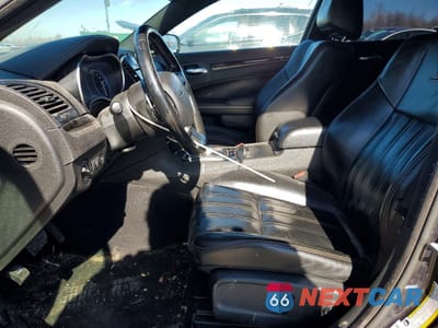 Zdjęcie 7 z 12 samochodu: 2019 CHRYSLER 300 S VIN:2C3CCABG1KH624641 - miniatura