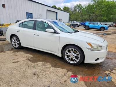 Czwarte zdjęcie samochodu z boku: 2013 NISSAN MAXIMA 3.5 S VIN:1N4AA5AP7DC809290 - miniatura