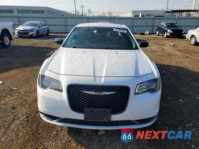 Piąte zdjęcie samochodu w środku: 2020 CHRYSLER 300 TOURING VIN:2C3CCAAG6LH128205 - miniatura