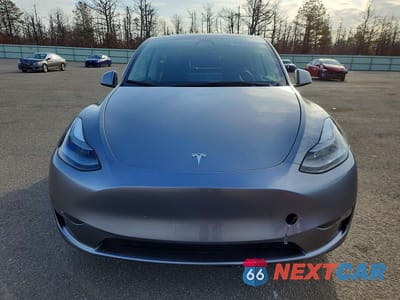 Piąte zdjęcie samochodu w środku: 2025 TESLA MODEL Y VIN:7SAYGDEE8SF285001 - miniatura