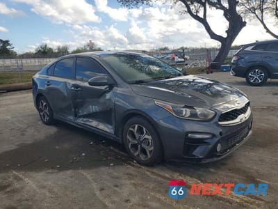 Czwarte zdjęcie samochodu z boku: 2021 KIA FORTE LXS VIN:3KPF24AD0ME291299 - miniatura