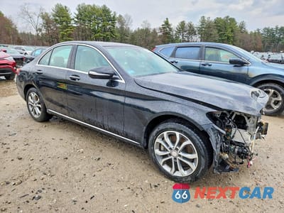 Czwarte zdjęcie samochodu z boku: 2015 MERCEDES-BENZ C 300 4MATIC VIN:55SWF4KB2FU010018 - miniatura
