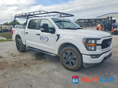 Czwarte zdjęcie samochodu z boku: 2023 FORD F150 SUPERCREW VIN:1FTFW1E59PFD20640 - miniatura