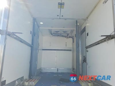 Zdjęcie 10 z 14 samochodu: 2023 FORD E350 REFRIGERATED BOX TRUCK VIN:1FDWE3FK2PDD18819 - miniatura