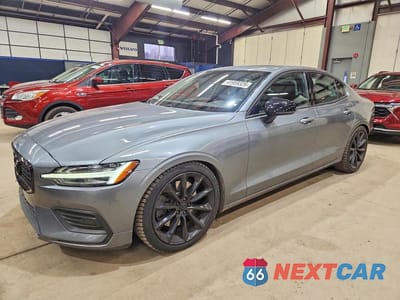 2020 VOLVO S60 T6 MOMENTUM 7JRA22TK1LG043184 - główne zdjęcie licytacji z USA - miniatura