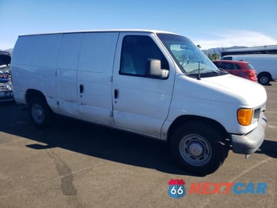 Czwarte zdjęcie samochodu z boku: 2005 FORD E150 DELIVERY VAN VIN:1FTRE14W65HB31083 - miniatura