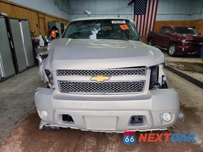 Piąte zdjęcie samochodu w środku: 2012 CHEVROLET SUBURBAN K1500 LTZ VIN:1GNSKKE71CR130395 - miniatura