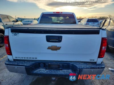 Zdjęcie 6 z 12 samochodu: 2008 CHEVROLET SILVERADO K1500 VIN:1GCEK19J78Z332896 - miniatura