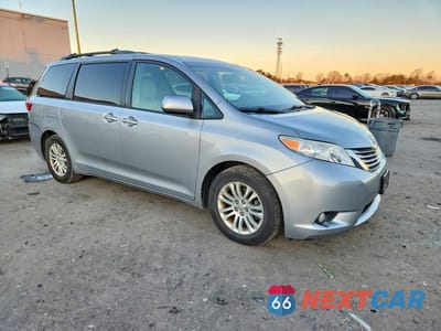 Czwarte zdjęcie samochodu z boku: 2015 TOYOTA SIENNA XLE 8-PASSENGER VIN:5TDYK3DC4FS608189 - miniatura
