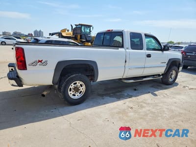 Trzecie zdjęcie samochodu z tyłu: 2003 CHEVROLET SILVERADO K2500 HEAVY DUTY VIN:1GCHK29U93E170167 - miniatura