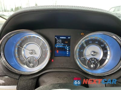 Zdjęcie 9 z 11 samochodu: 2014 CHRYSLER 300 VIN:2C3CCAAG4EH175428 - miniatura