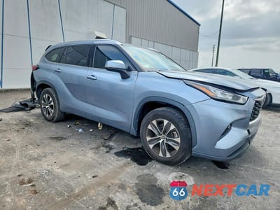 Czwarte zdjęcie samochodu z boku: 2020 TOYOTA HIGHLANDER XLE VIN:5TDGZRAHXLS005348 - miniatura