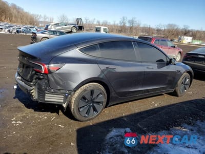 Trzecie zdjęcie samochodu z tyłu: 2026 TESLA MODEL 3 VIN:5YJ3E1EAXTF117273 - miniatura